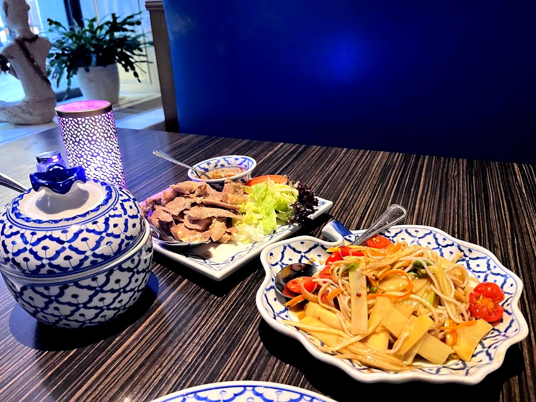 Amazing Thai Restaurang - Photo 3