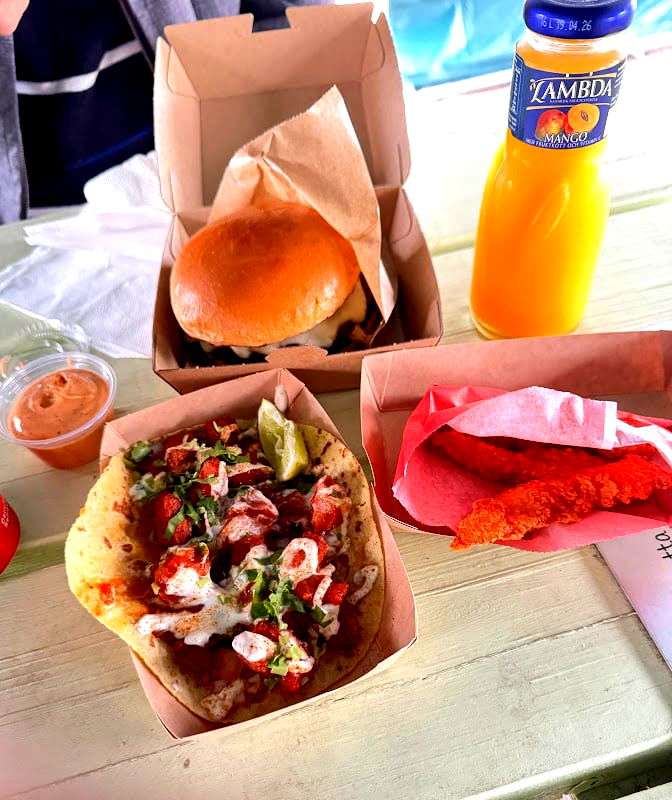 Lazy Dog _ street food - Photo 3