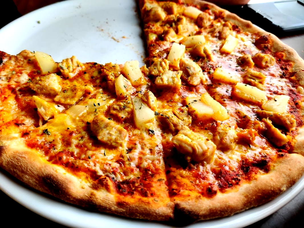 Twins Pub & Pizzeria - Photo 3