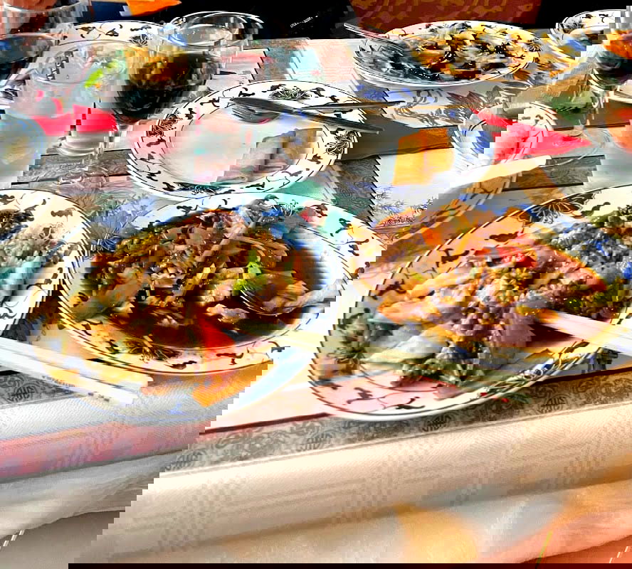 Golden Crown - Photo 1