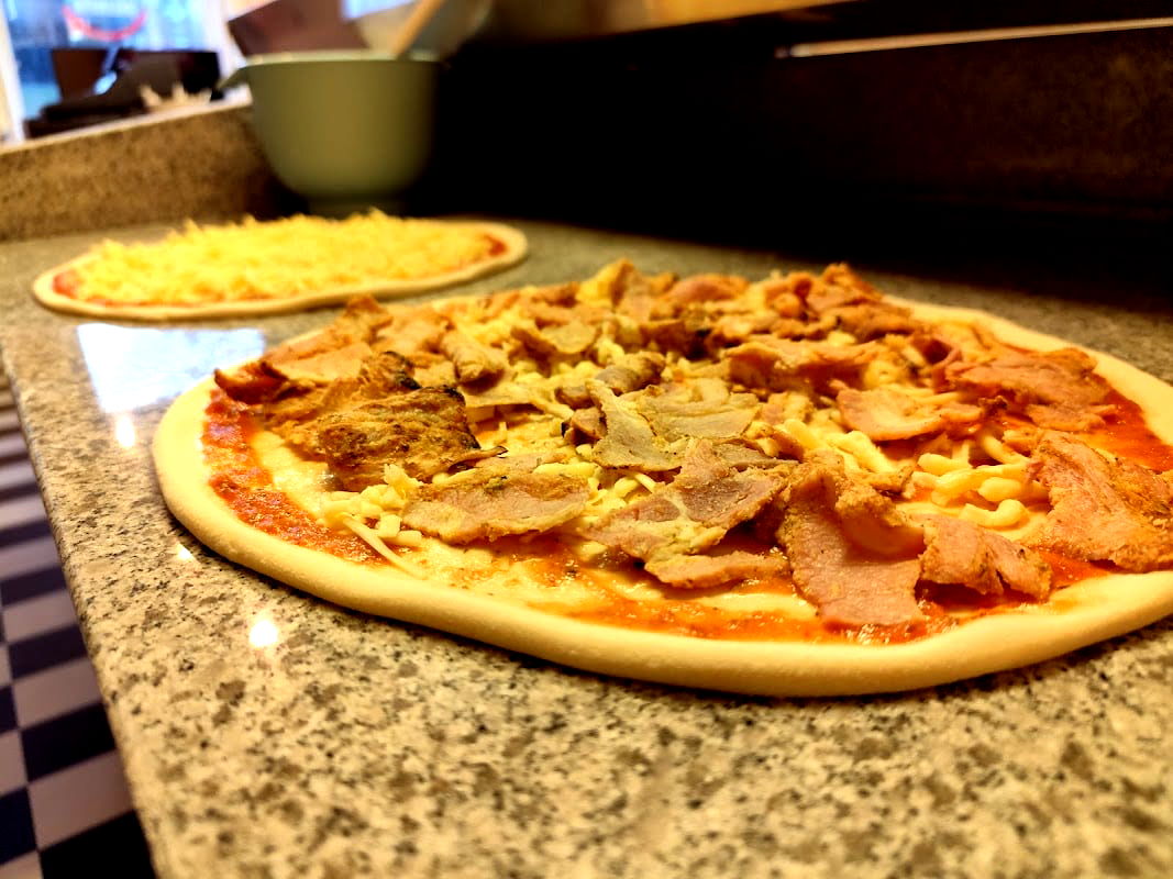 Frufällan Pizzeria - Photo 1