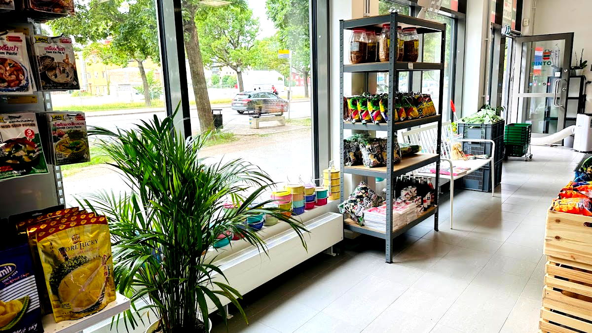 Pinto Asian Thai Market - Photo 4