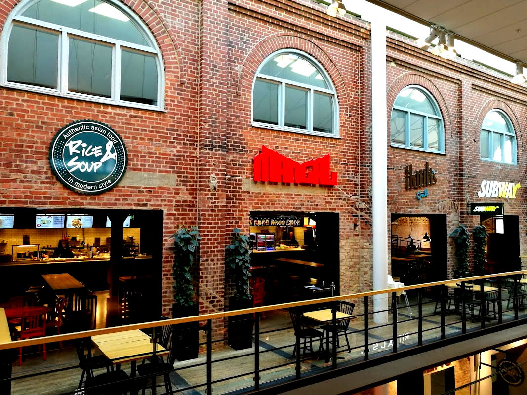 Hank's Grill - Photo 1