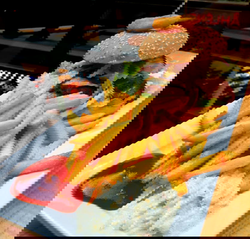 Hank's Grill - Photo 2