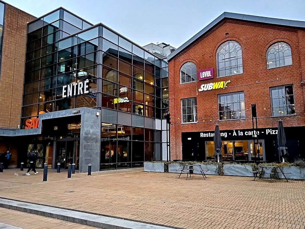 Hank's Grill - Photo 3