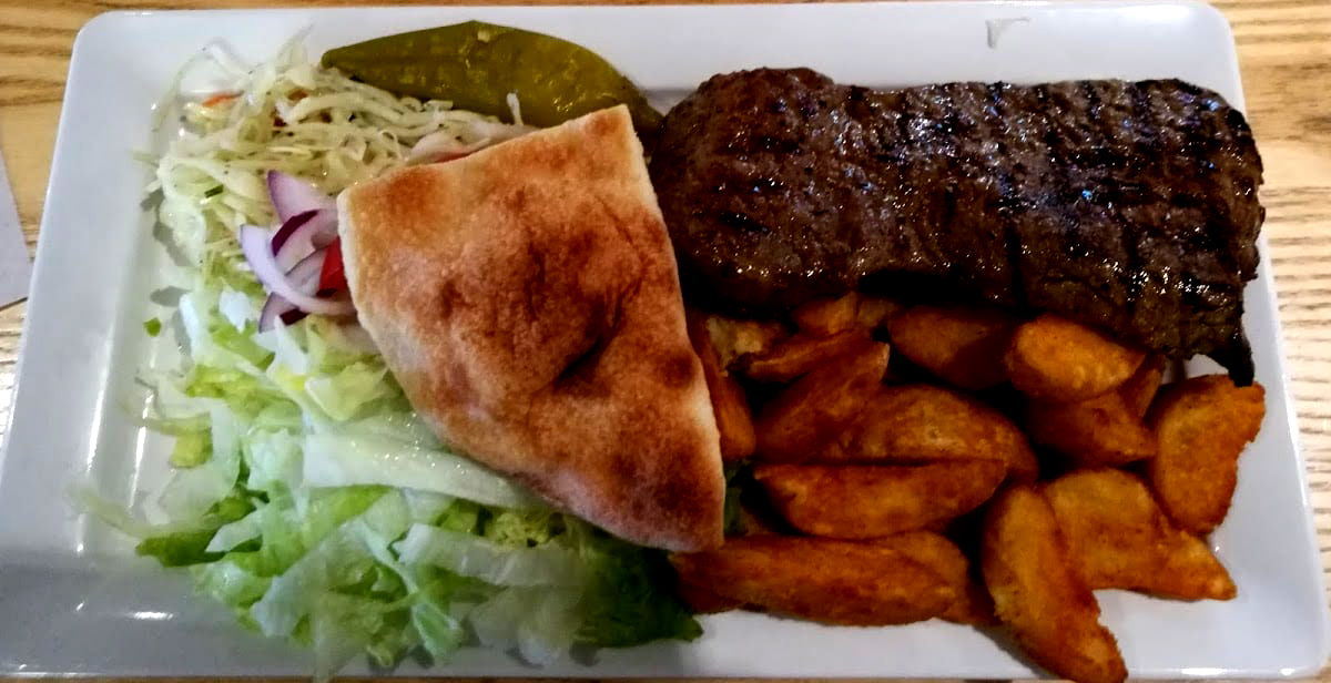 Hank's Grill - Photo 4