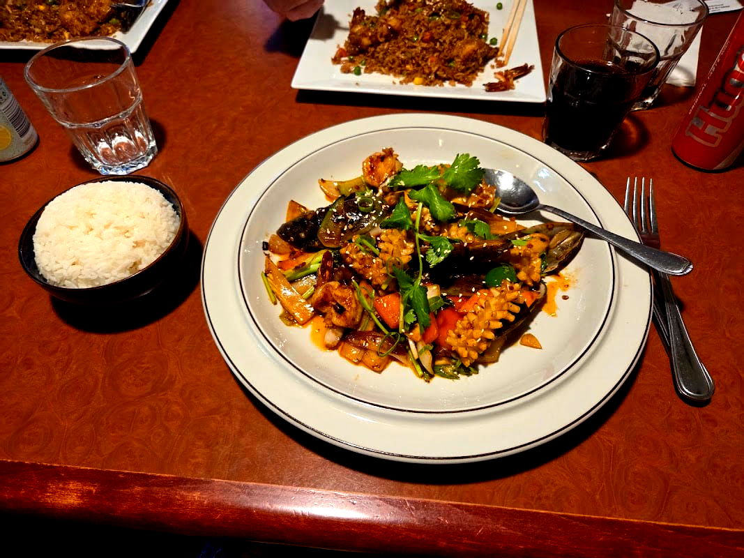 Golden China & Aikins Sushi - Photo 4