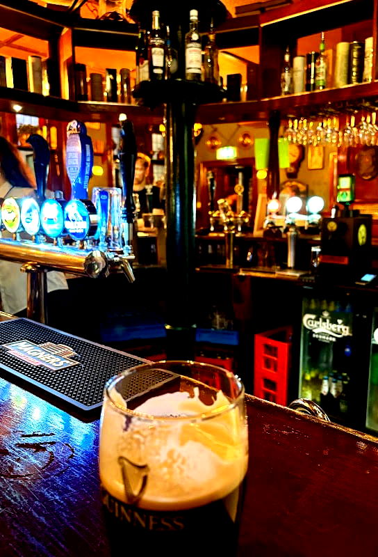 Pickwick Pub - Photo 4