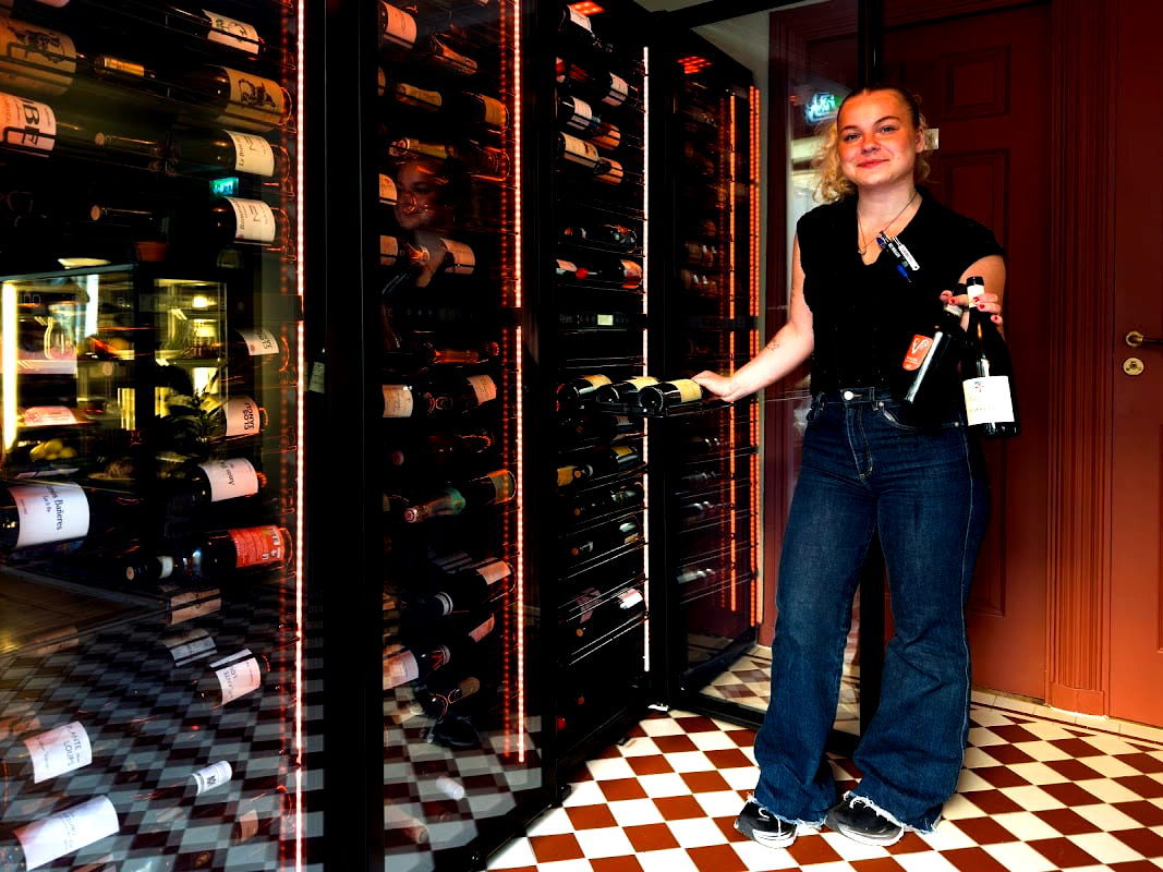 Taps Wine Bar - Photo 4