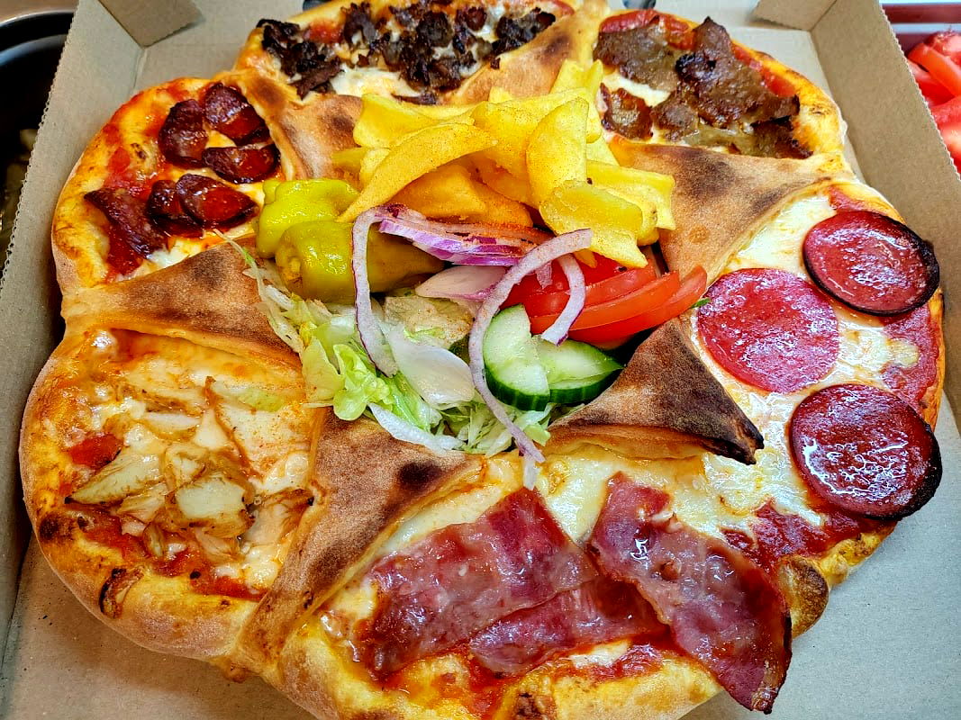 Awad livs & Pizzeria - Photo 2