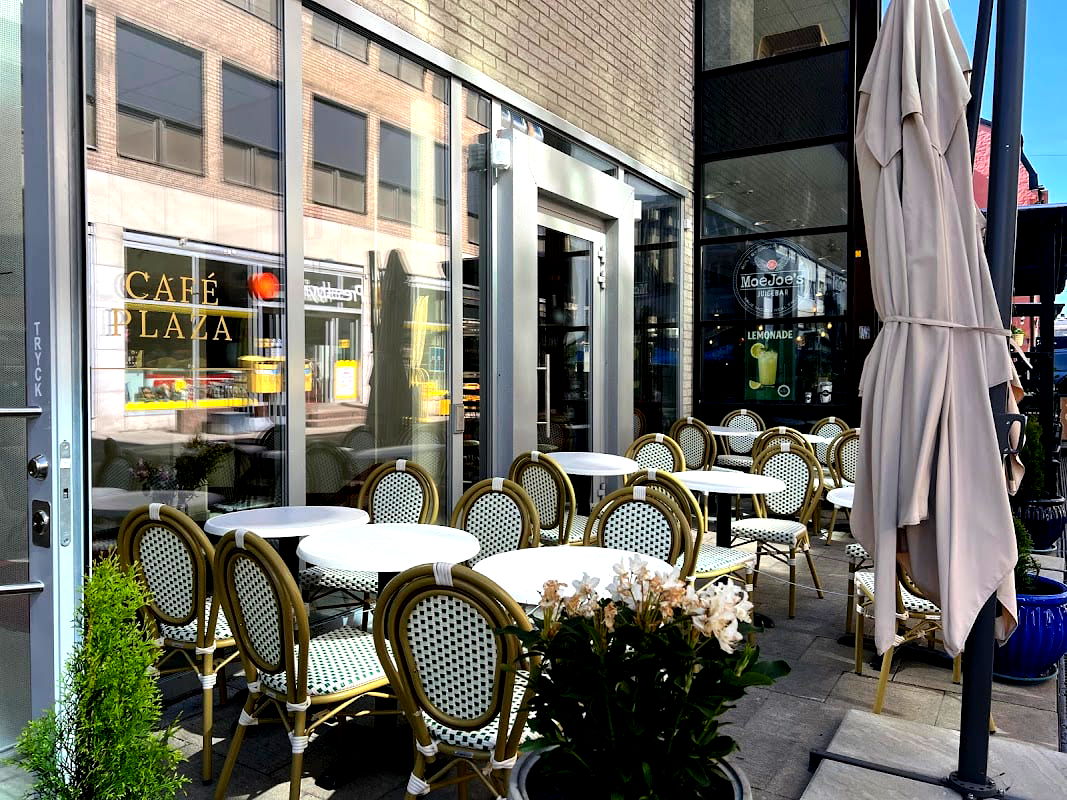 Café PLAZA - Photo 1