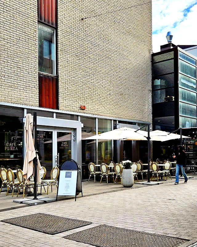 Café PLAZA - Photo 5