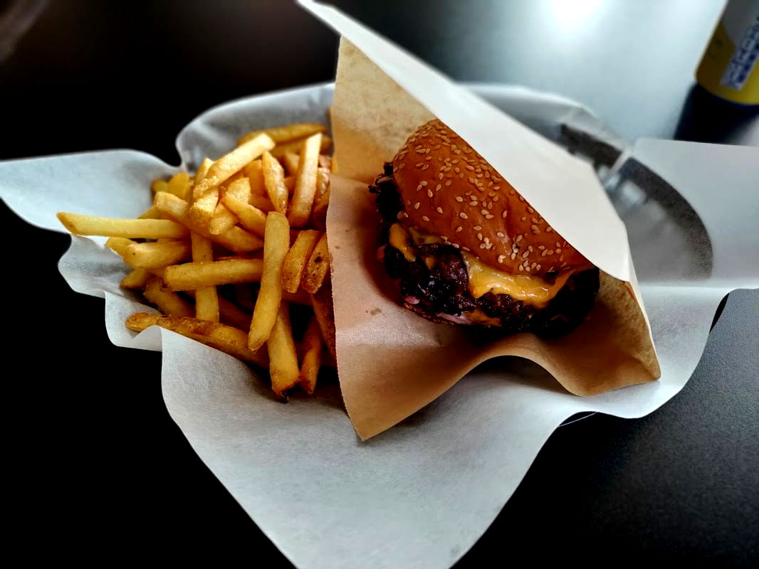 Knifetown Burgers - Photo 3