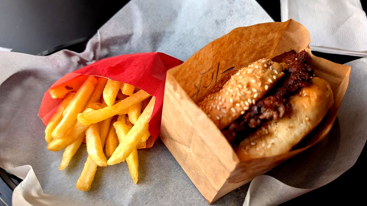 Knifetown Burgers - Photo 5