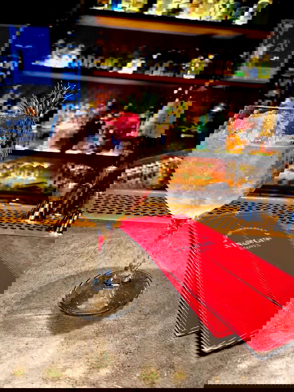 Wine and Gin Bar - Photo 4