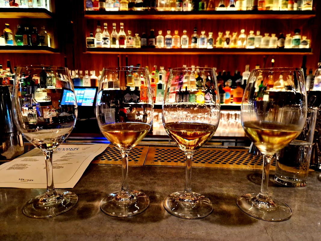 Wine and Gin Bar - Photo 5