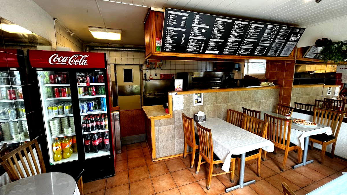 Pizzeria Hawaii - Photo 3