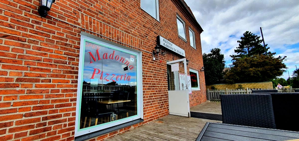 Pizzeria Madonna Bunkeflostrand .Restaurang - Photo 5