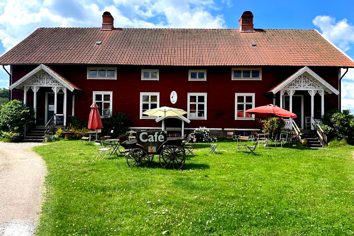 Svenska tantens trädgårdscafé - Photo 3