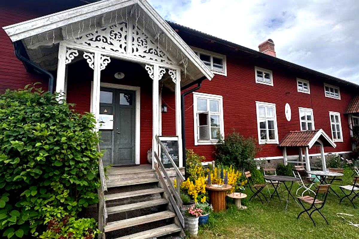 Svenska tantens trädgårdscafé - Photo 4