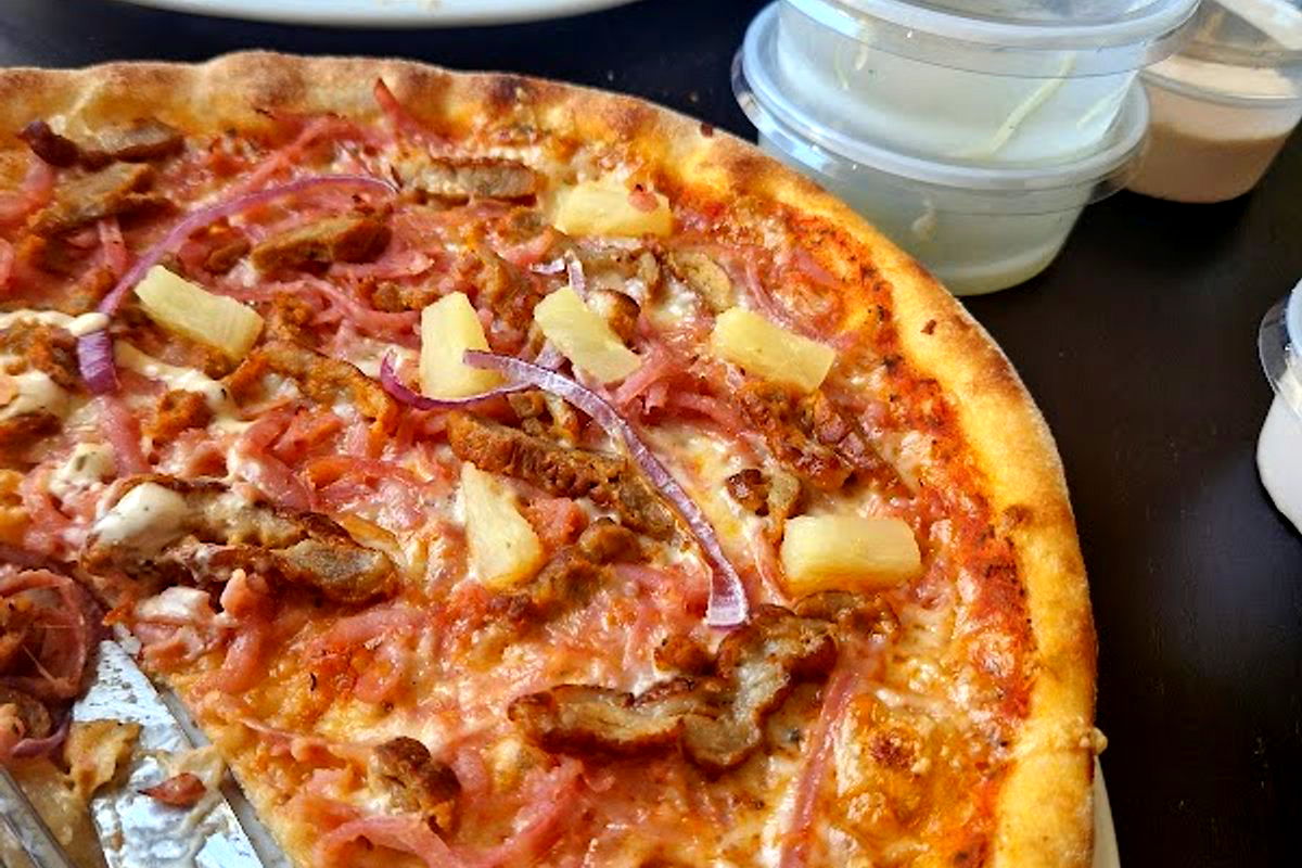 Cheezious Pizzeria - Photo 2