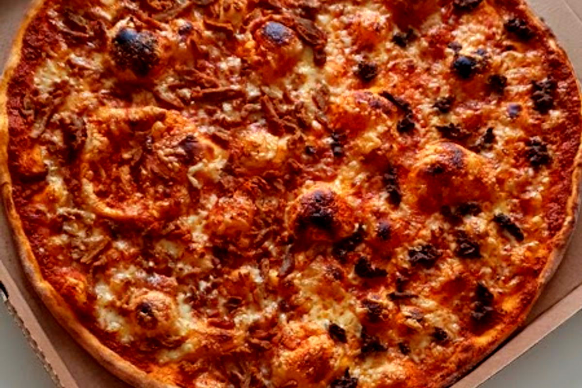 Cheezious Pizzeria - Photo 3