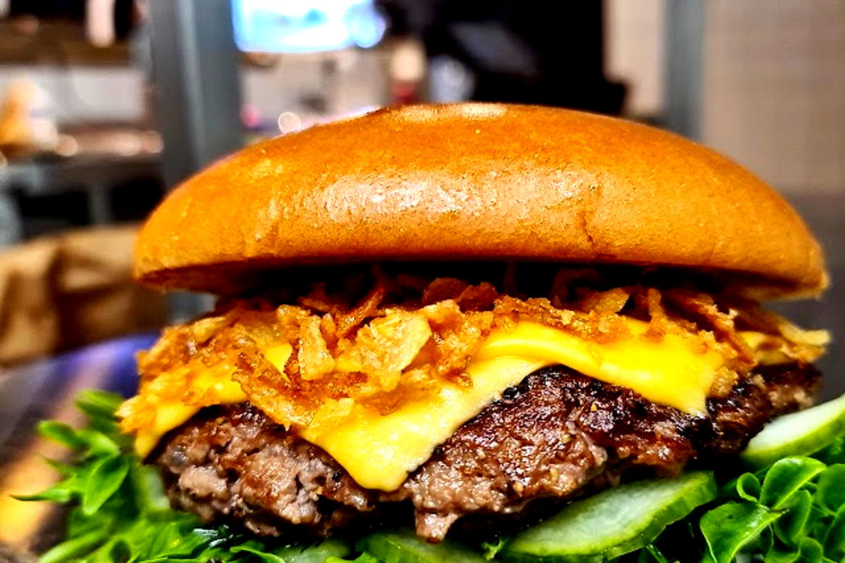 GRUB SHACK BURGERS - Photo 2