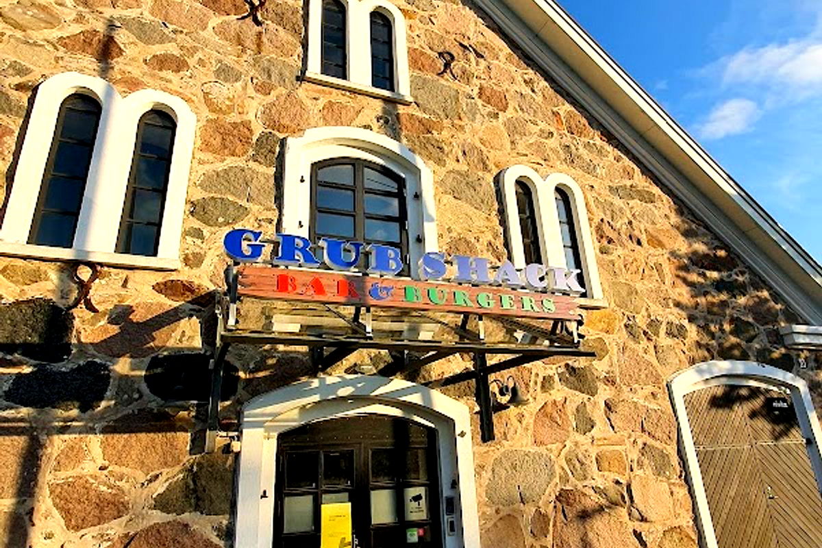 GRUB SHACK BURGERS - Photo 3