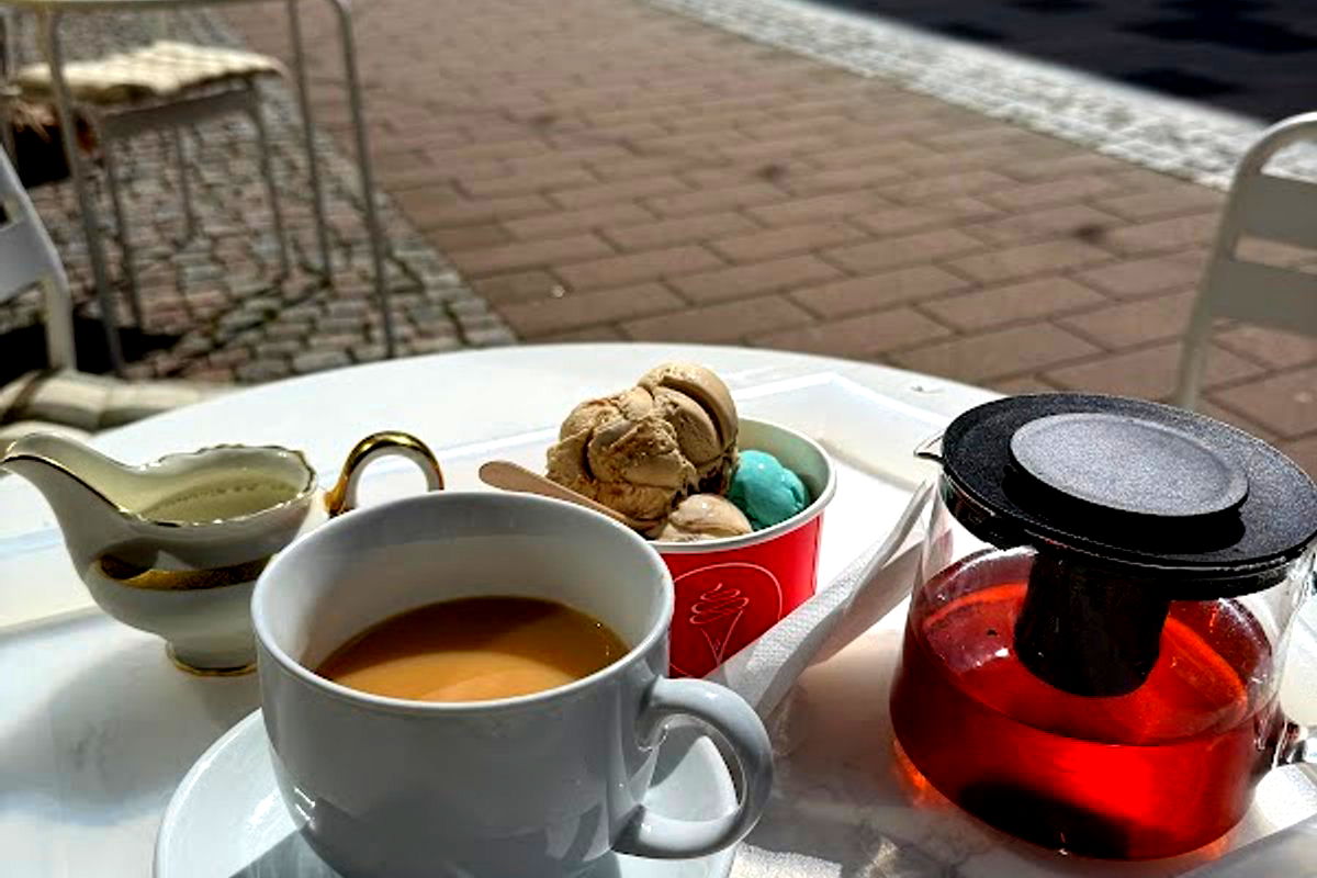 Mor & Dotter - Photo 1