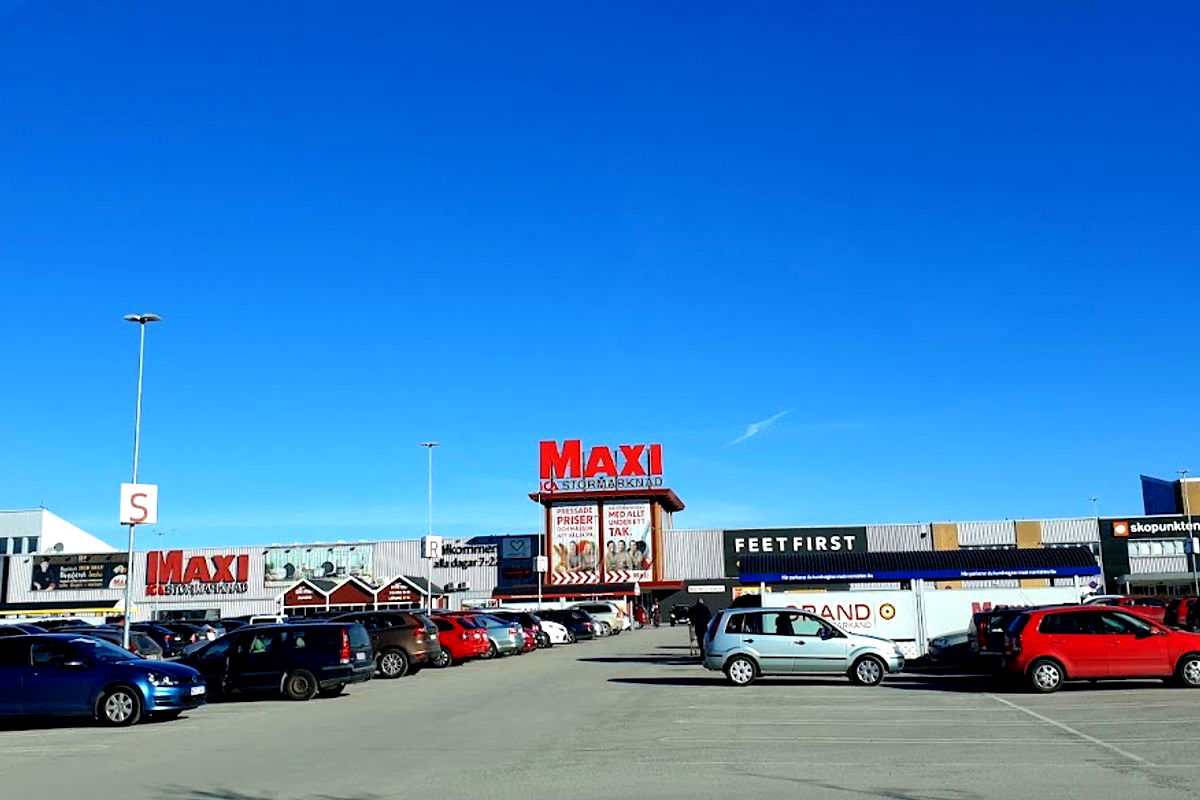 Maxi ICA Stormarknad Växjö - Photo 1