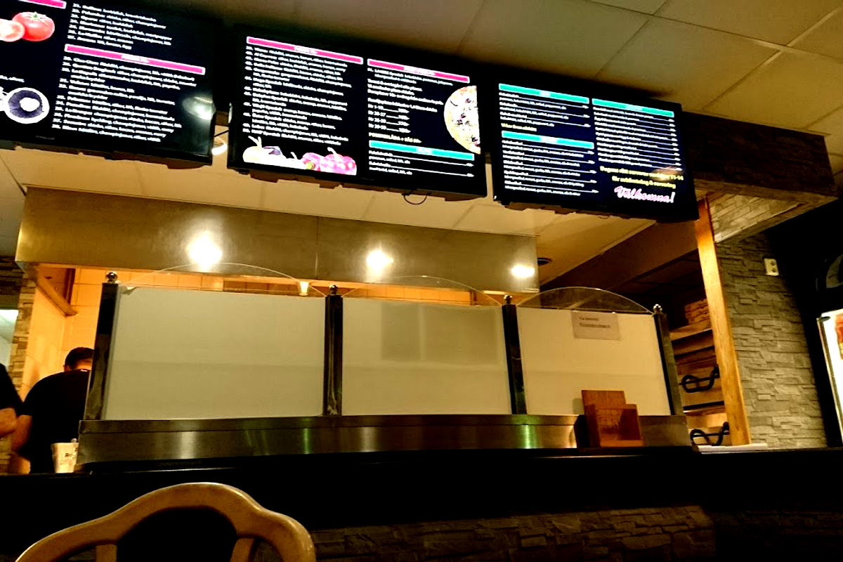 Restaurang och Pizzeria Hovshaga Centrum - Photo 1