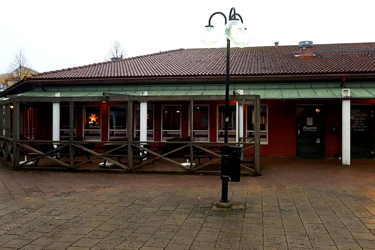 Restaurang och Pizzeria Hovshaga Centrum - Photo 2