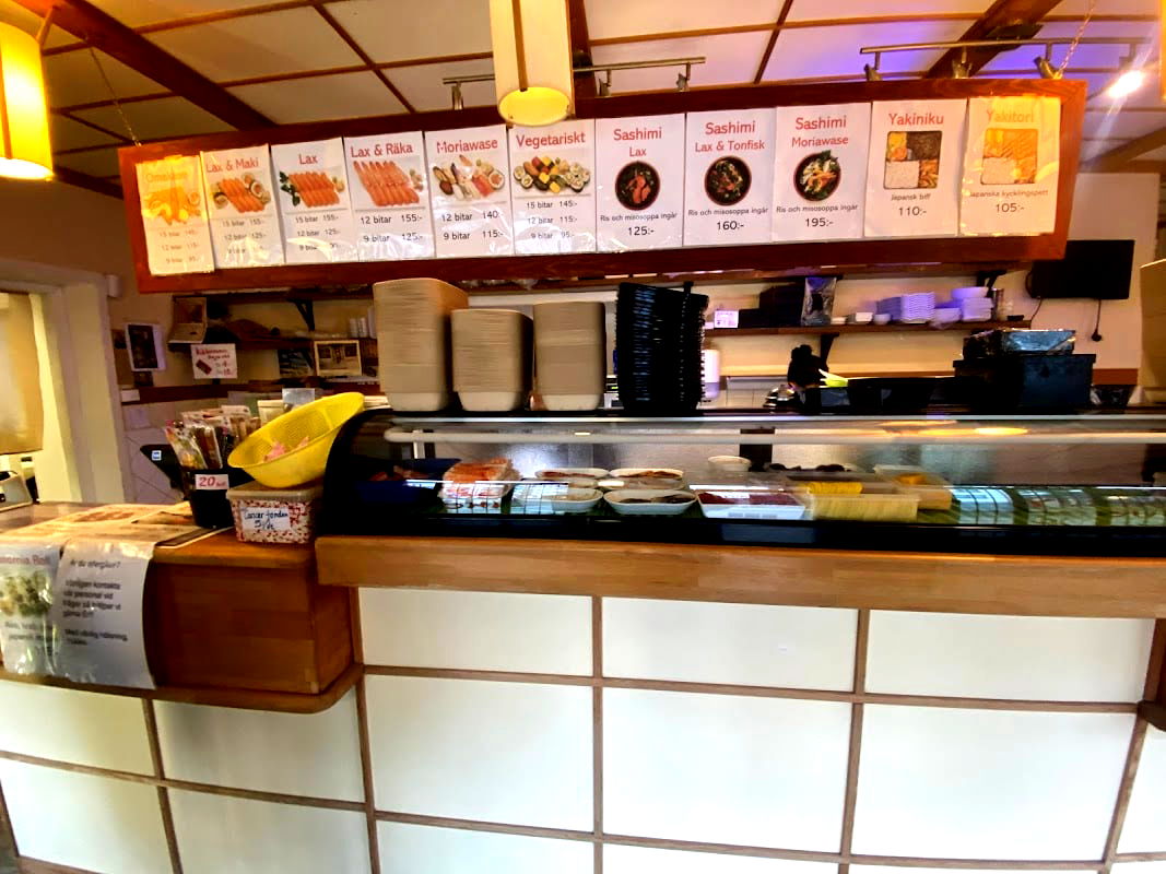 Yukikos Sushi - Photo 4