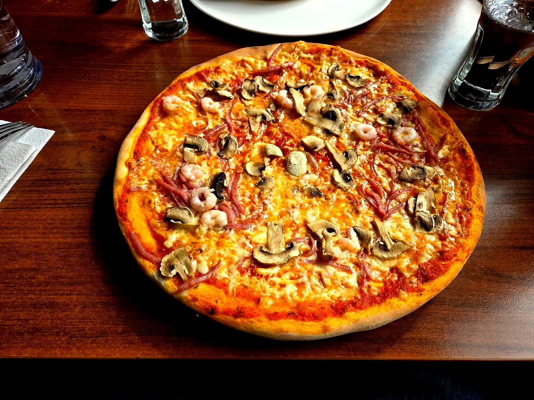 Sebbans Pizzeria & Grillkiosk - Photo 2