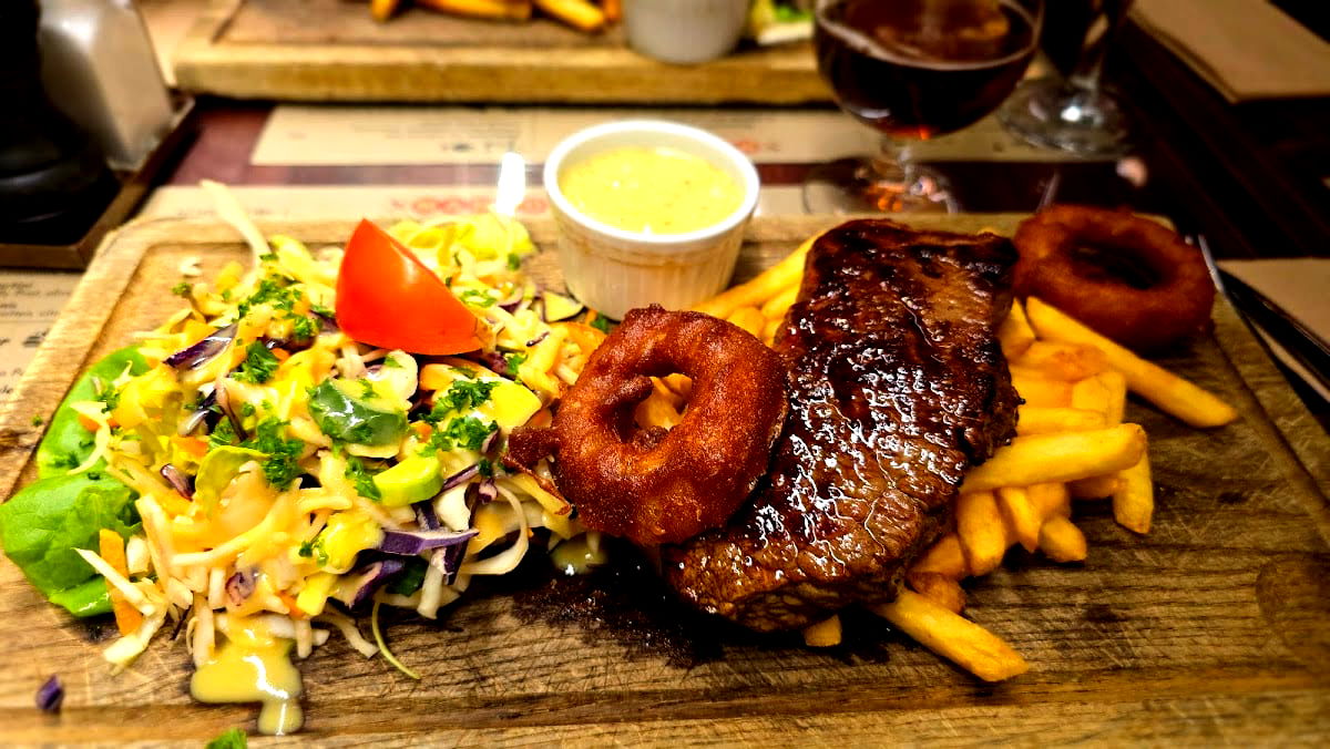 Mando Steakhouse & Bar - Photo 3