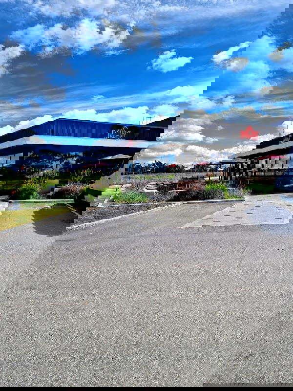 Max Burgers - Photo 3