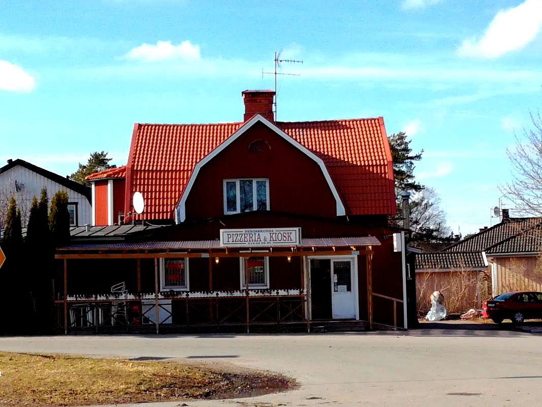 Bergsbrunna pizzeria - Photo 2