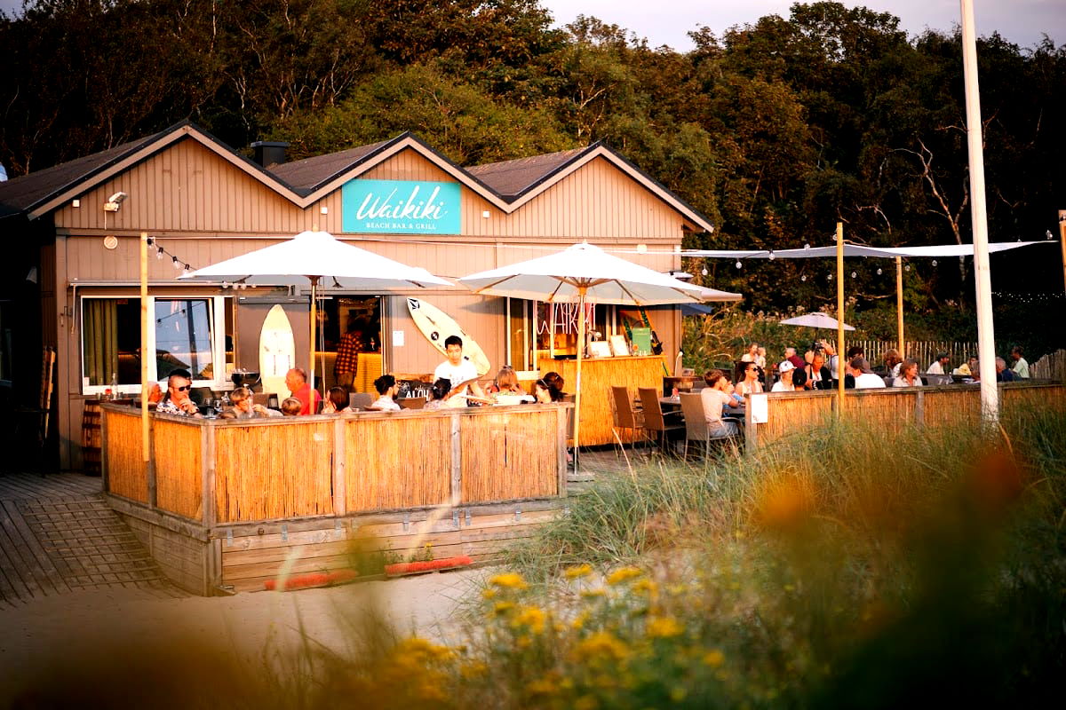 Waikiki Beach Bar & Grill - Photo 3