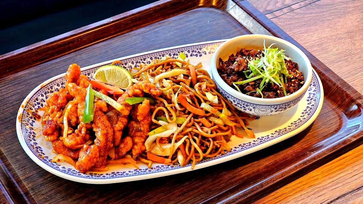 ChopChop Asian Express - Photo 3