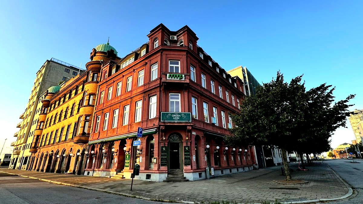 The Green Lion Pub - Photo 3