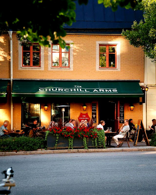 Churchill Arms - Photo 1