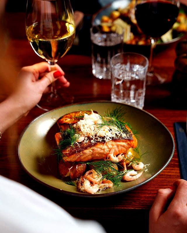 Churchill Arms - Photo 2