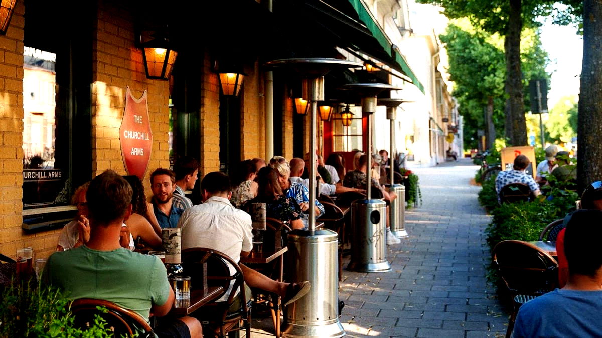 Churchill Arms - Photo 3