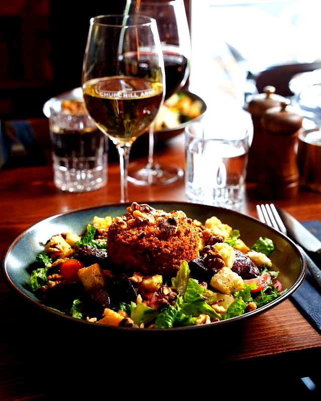 Churchill Arms - Photo 5