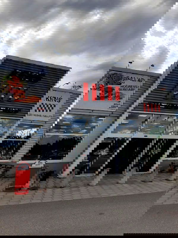 Ken's Pizza - Photo 5