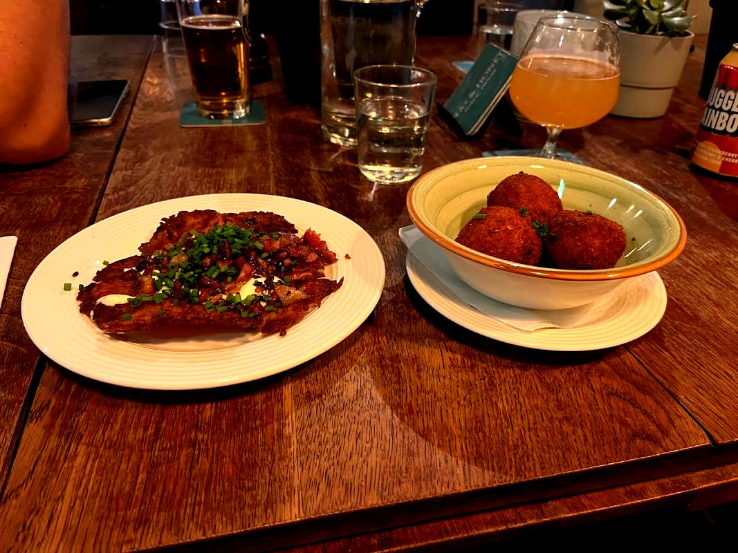 Peas & Honey Public House - Photo 4