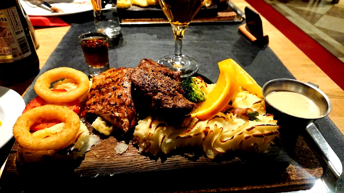 C ´s pizzeria restaurang - Photo 2