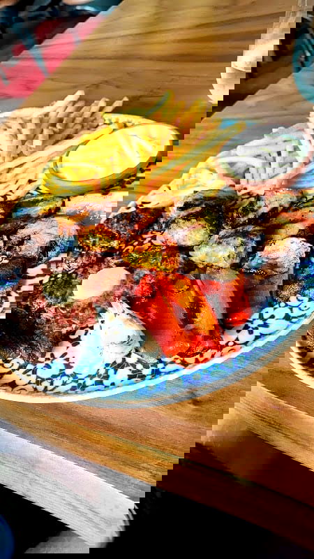 NY Corner Bar & Burger-Pizza - Photo 5