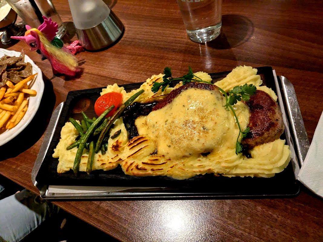 Sommarro Restaurant & Pizzeria - Photo 3